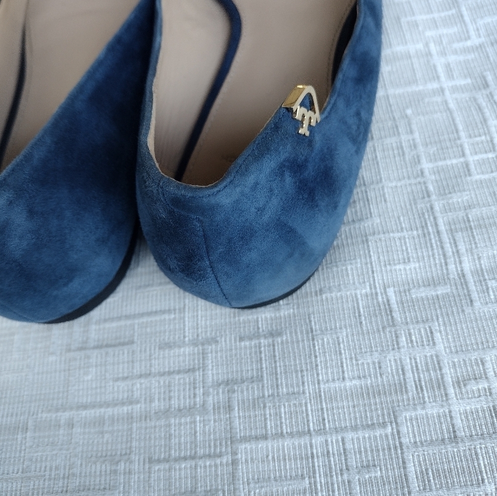 Tory Burch Women's Elizabeth Suede Gold Pin Accent Pointed Flat Blue Pumps 11 - Picture 9 of 12